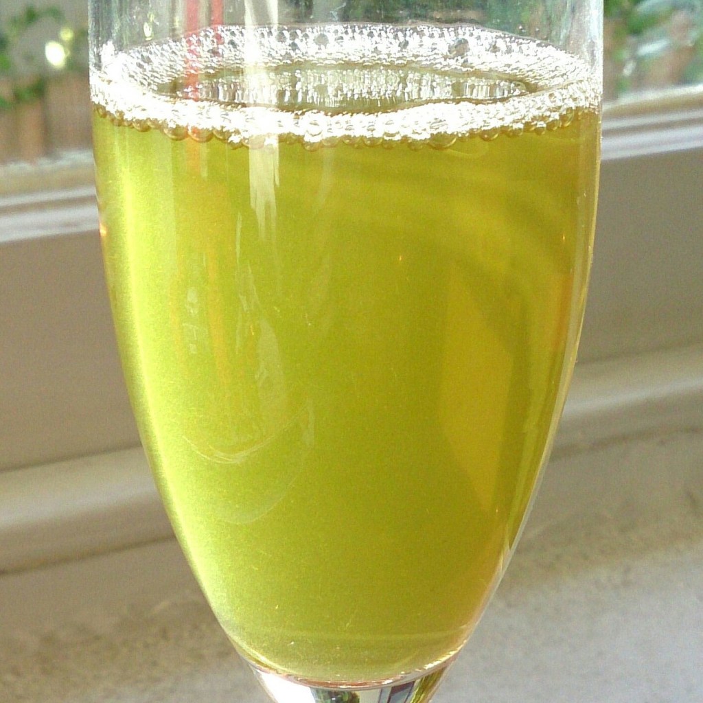 Brewing tea leaves overnight in a fridge makes a umami-rich Japanese tea.